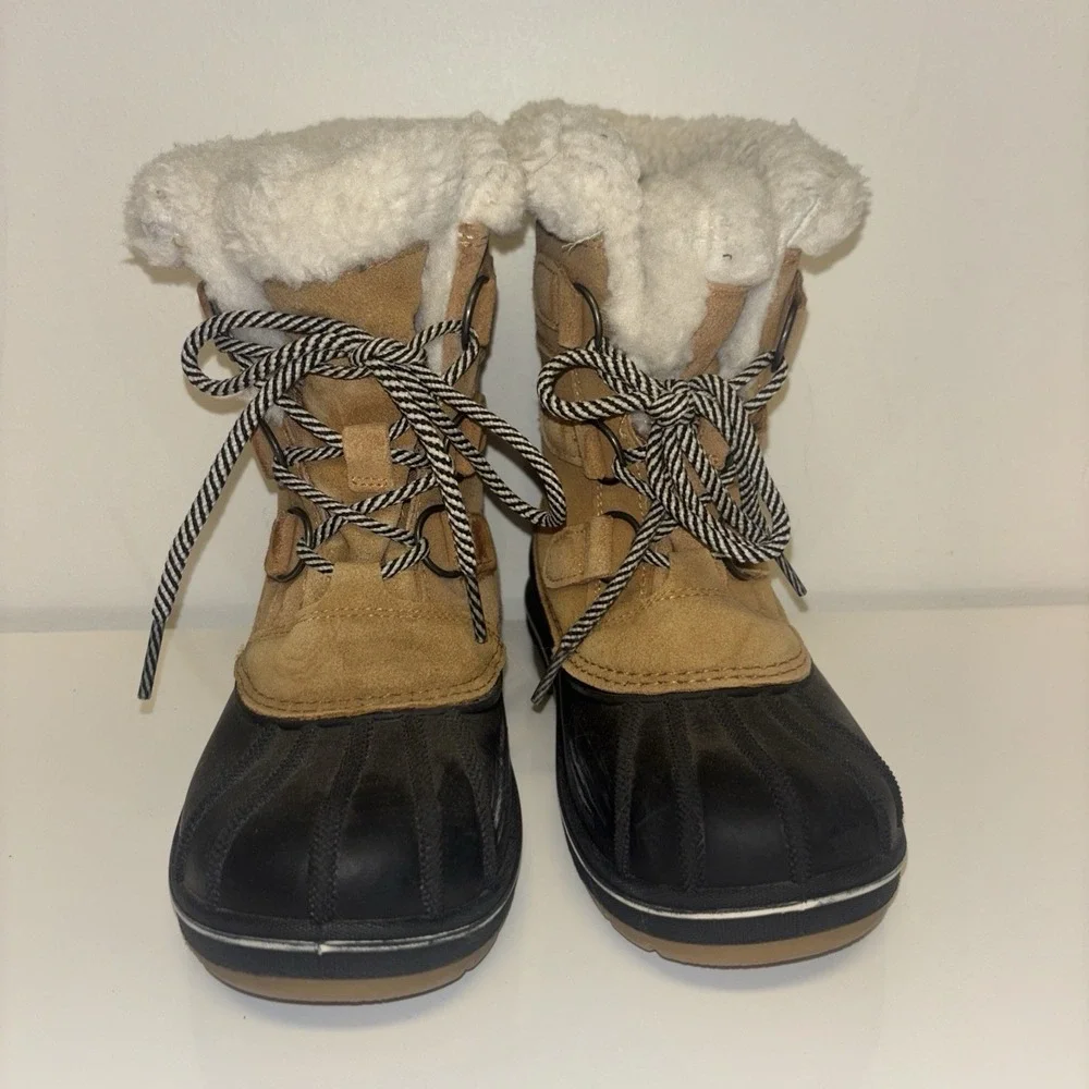 boys or girls Cat & Jack Winter Boots Leather Kids Youth Faux Fur Size 1 Fall